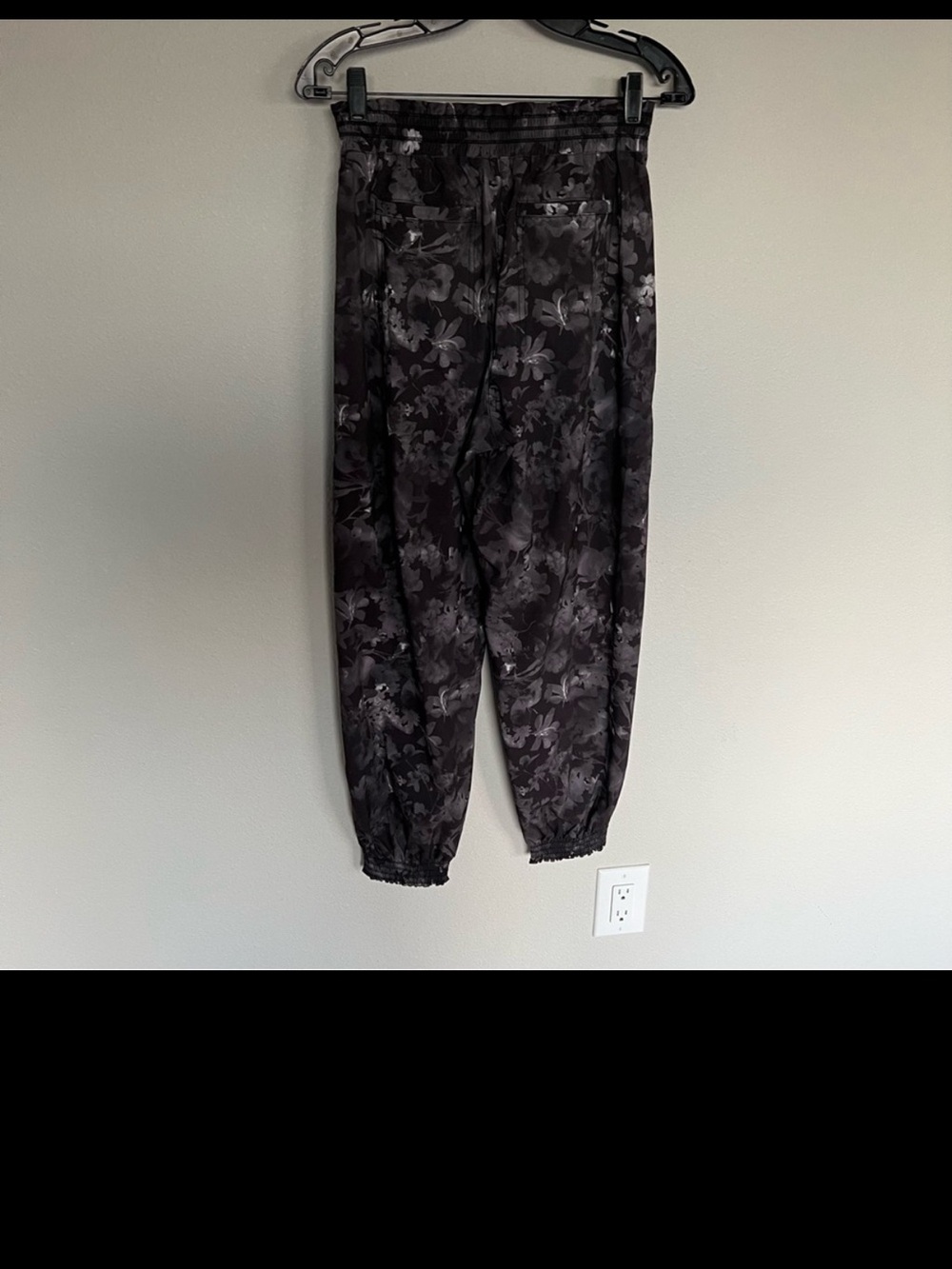 NWOT ATHLETA Savannah Jogger Pants Lumen Floral Black Purple Active Women’s 2 - Picture 6 of 11